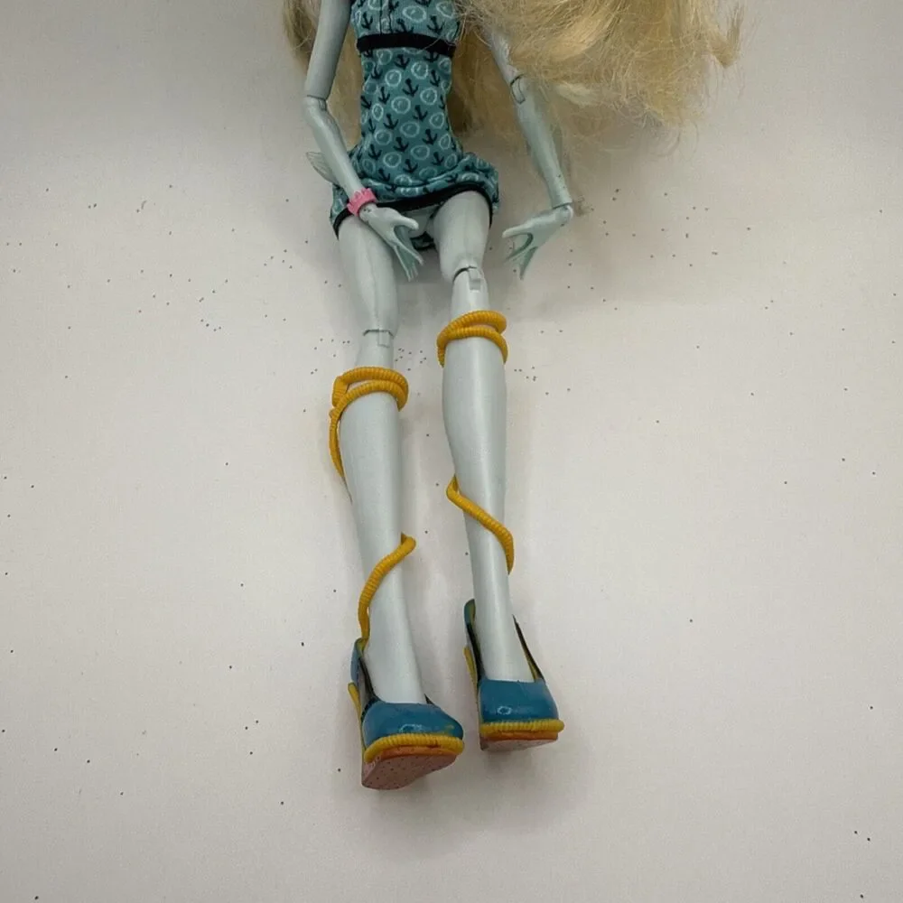 Monster High Doll Classroom Mad Science Lagoona Blue G1 2011 No Stand Or Coat